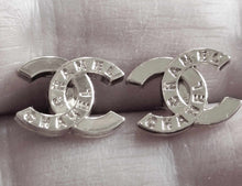 Load image into Gallery viewer, 12 mm stamped buttons,pendant, silver metal,
