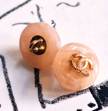 Load image into Gallery viewer, 14 mm  buttons ,resin, ,opalescent peach
