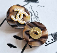 Load image into Gallery viewer, 15 mm  stamped,buttons,resin,faux perlen.
