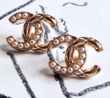 Load image into Gallery viewer, 13,5 mm stamped,buttons, faux perlen,gold metal
