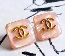 Load image into Gallery viewer, 16 mm,buttons,resin,opalescent ,pearl
