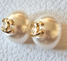 Load image into Gallery viewer, 20 m stamped,buttons,faux perlen,gold metal
