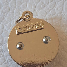 Load image into Gallery viewer, 20 mm buttons, stamped, gold,metal,faux perlen,pendant
