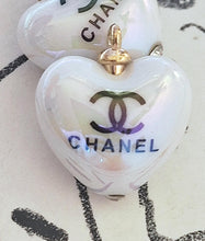 Load image into Gallery viewer, 22 mm   buttons  ,pendant,stamped,,resin, opalescent
