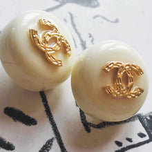 Load image into Gallery viewer, 20 mm   buttons,stamped,,resin,
