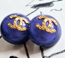 Load image into Gallery viewer, 20 mm stamped buttons,resin.
