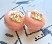 Load image into Gallery viewer, 20 mm   buttons,stamped,,resin,coral

