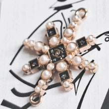 Load image into Gallery viewer, 27 mm   buttons  ,pendant,stamped,gold metal, faux perlen
