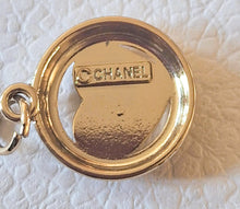 Load image into Gallery viewer, 18 mm  stamped buttons,emaille.gold metal
