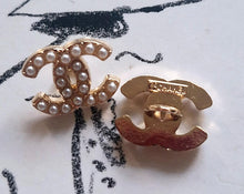 Load image into Gallery viewer, 13,5 mm stamped,buttons, faux perlen,gold metal

