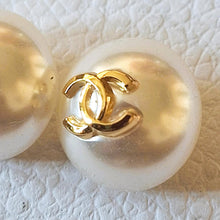 Load image into Gallery viewer, 20 m stamped,buttons,faux perlen,gold metal
