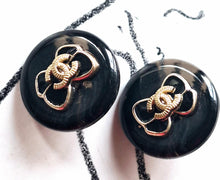 Load image into Gallery viewer, 17 mm,buttons,resin,opalescent
