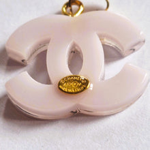 Load image into Gallery viewer, 20 mm   buttons  pendant,resin, stamped
