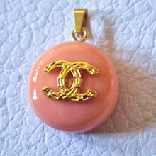 Load image into Gallery viewer, 20 mm   buttons  pendant,resin, stamped
