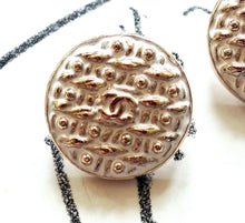 Load image into Gallery viewer, 18 mm buttons,metal,emaille
