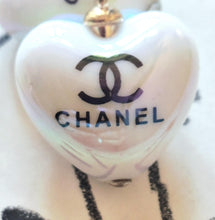 Load image into Gallery viewer, 22 mm   buttons  ,pendant,stamped,,resin, opalescent
