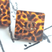 Load image into Gallery viewer, 18 mm  stamped,,buttons,resin
