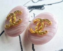 Load image into Gallery viewer, 25 mm buttons, stamped gold,metal,,resin
