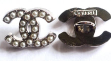 Load image into Gallery viewer, 13,5 mm stamped,buttons,faux perlen,silver metal
