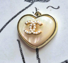 Load image into Gallery viewer, 21 mm  stamped buttons  gold metal ,nacre,,opalescent
