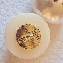 Load image into Gallery viewer, 20 m stamped,buttons,faux perlen,gold metal
