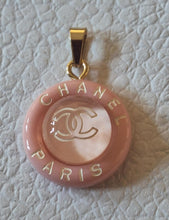 Load image into Gallery viewer, 18 mm  stamped, pendant,buttons,resin

