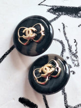 Load image into Gallery viewer, 17 mm,buttons,resin,opalescent
