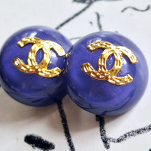 Load image into Gallery viewer, 20 mm stamped buttons,resin.
