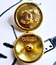 Load image into Gallery viewer, 22 mm stamped ,buttons,pendant,gold metal
