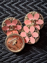 Load image into Gallery viewer, 20 mm stamped  pink buttons,metal,gripox
