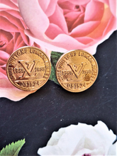 Load image into Gallery viewer, 22 mm buttons,gold metal,Louis Vuitton,
