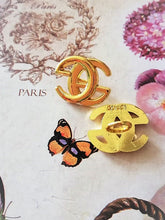 Load image into Gallery viewer, 20 mm stamped buttons,metal-rare Gucci
