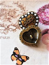 Load image into Gallery viewer, 22 mm stamped buttons,brass,faux perlen,Dior
