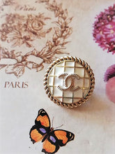 Load image into Gallery viewer, 20 mm stamped,buttons,metal,gripox
