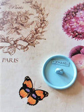 Load image into Gallery viewer, 20 mm stamped buttons,baby blue,metal,emaille
