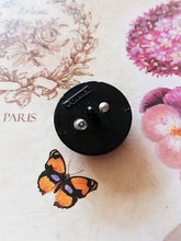 Load image into Gallery viewer, 22 mm buttons,stamped, gold metal,emaille,zirkonia
