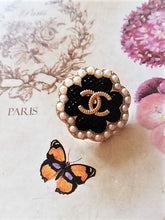 Load image into Gallery viewer, 22 mm buttons,stamped,,gripox,faux perlen,metal
