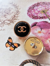 Load image into Gallery viewer, 20 mm stamped buttons,metal,resin
