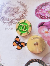 Load image into Gallery viewer, 20 mm stamped buttons,metal,emaille
