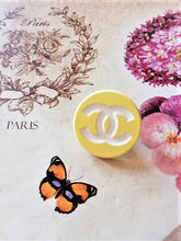 Load image into Gallery viewer, 20 mm stampd buttons ,banana yellow,metal,emaille
