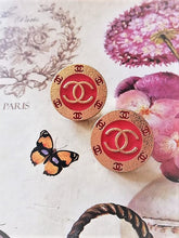 Load image into Gallery viewer, 20 mm stamped buttons,pink,metal,emaille
