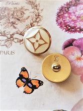 Load image into Gallery viewer, 18 mm stamped buttons,gripox,metal,LV

