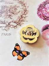 Load image into Gallery viewer, 20 mm stamped buttons,metal,faux perlen
