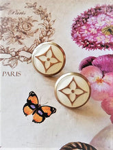 Load image into Gallery viewer, 18 mm stamped buttons,gripox,metal,LV
