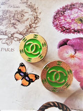 Load image into Gallery viewer, 20 mm stamped buttons,metal,emaille
