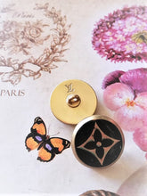Load image into Gallery viewer, 18 mm stamped buttons, black gripox,metal--L.V
