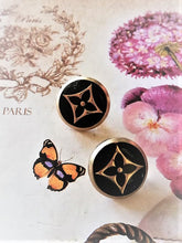 Load image into Gallery viewer, 18 mm stamped buttons, black gripox,metal--L.V

