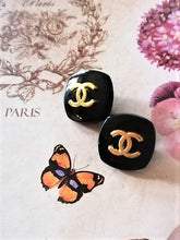 Load image into Gallery viewer, 15 mm stamped buttons,,metal,emaille
