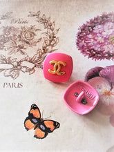 Load image into Gallery viewer, 15 mm stamped buttons,,metal,emaille
