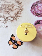 Load image into Gallery viewer, 22 mm stamped buttons matt,,gripox,metal
